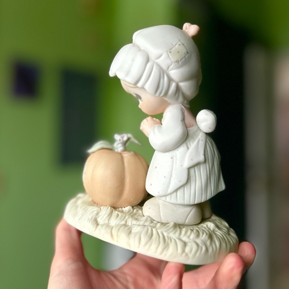 VTG Precious Moments Enesco October Girl Pumpkins & Mouse Cottagecore Figurine - Picture 6 of 11